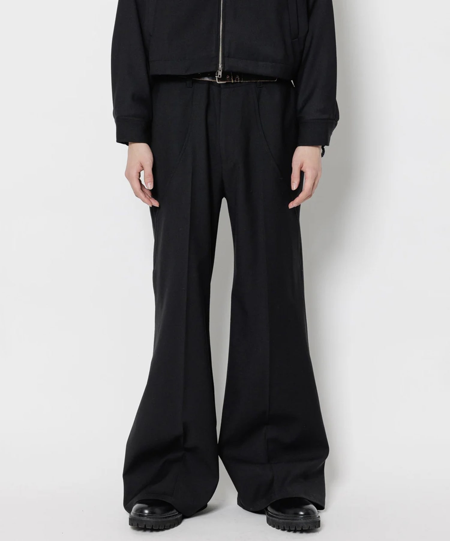 TUCK FLARE PANTS GOAT ESSENCE