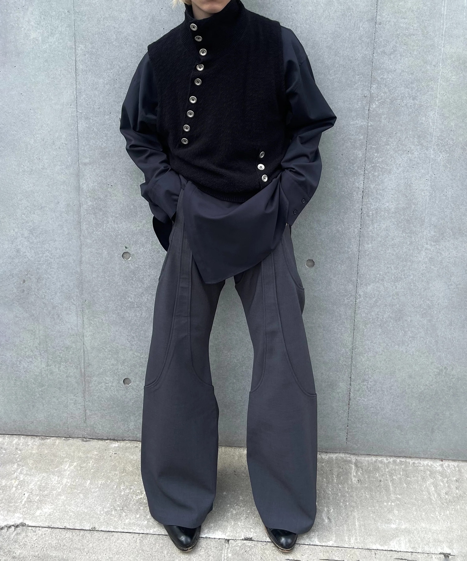 4TUCK FLARE PANTS GOAT ESSENCE