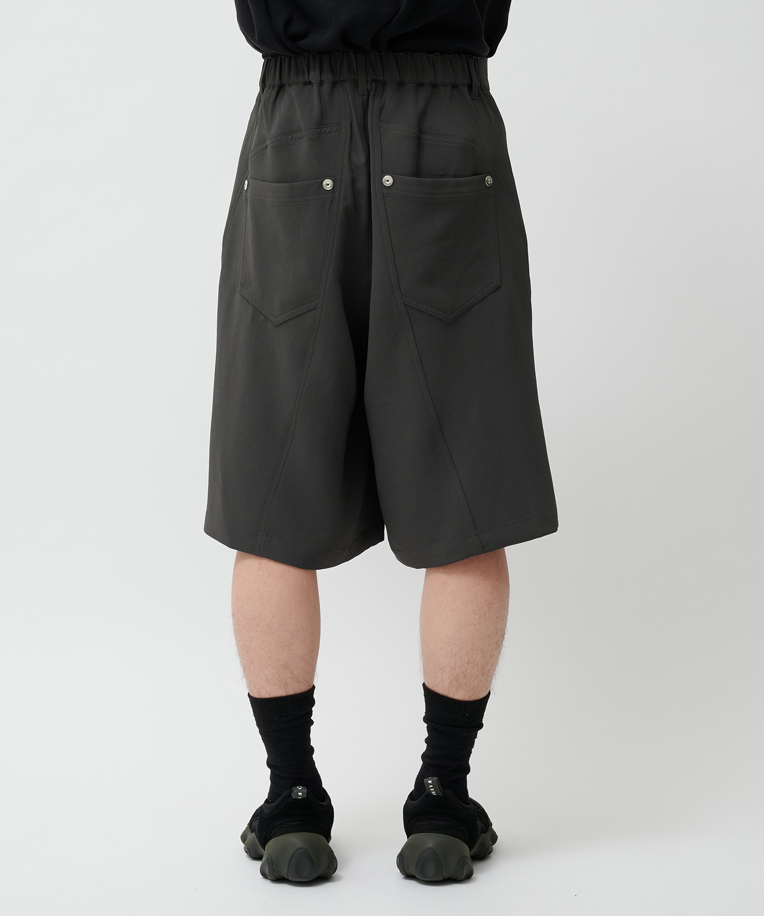 PANEL CUT WIDE SHORTS CONZ