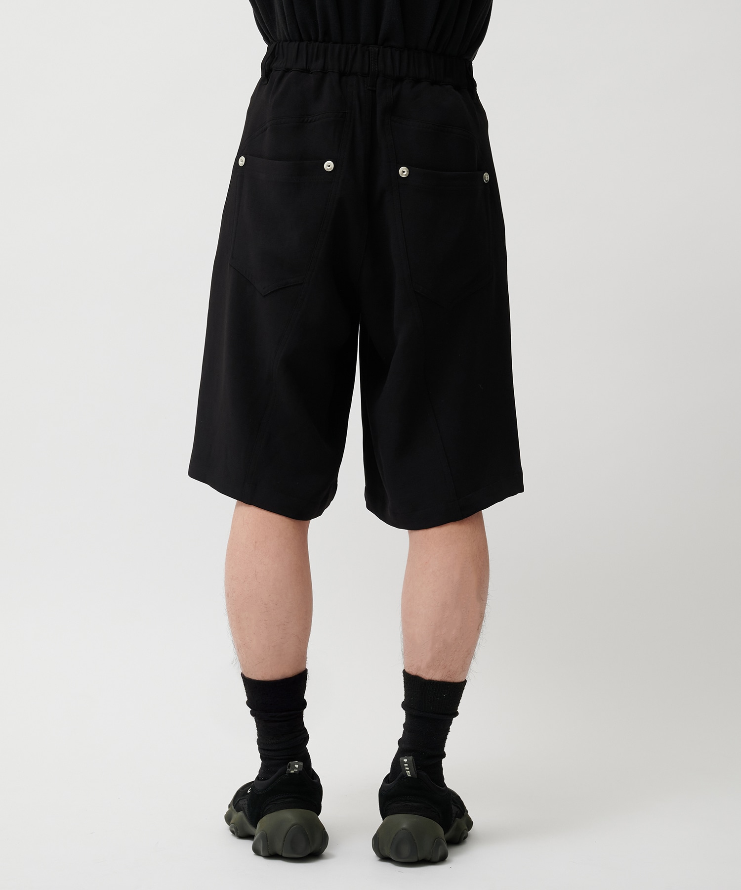 PANEL CUT WIDE SHORTS CONZ