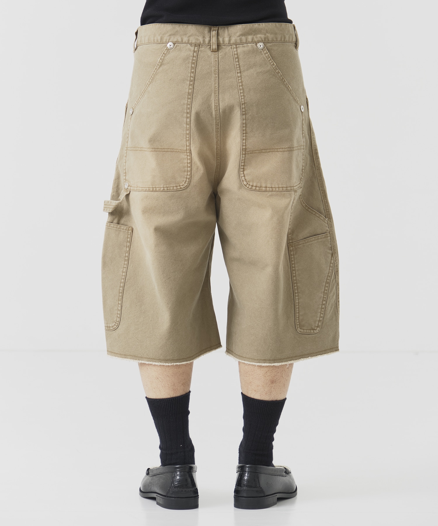 DUCK DOUBLE KNEE CURVED LEG SHORTS CONZ