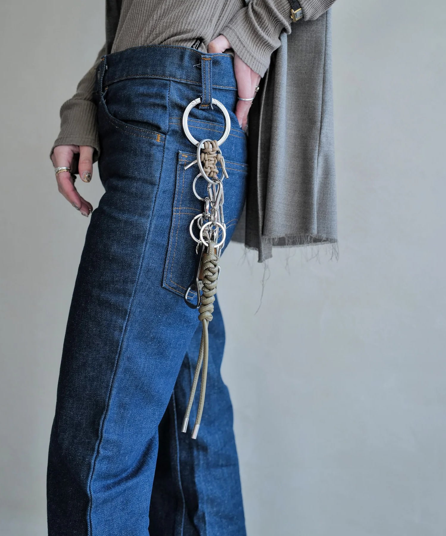 CRISTY SNAKEKNOT CHARM / STCOW ITTI