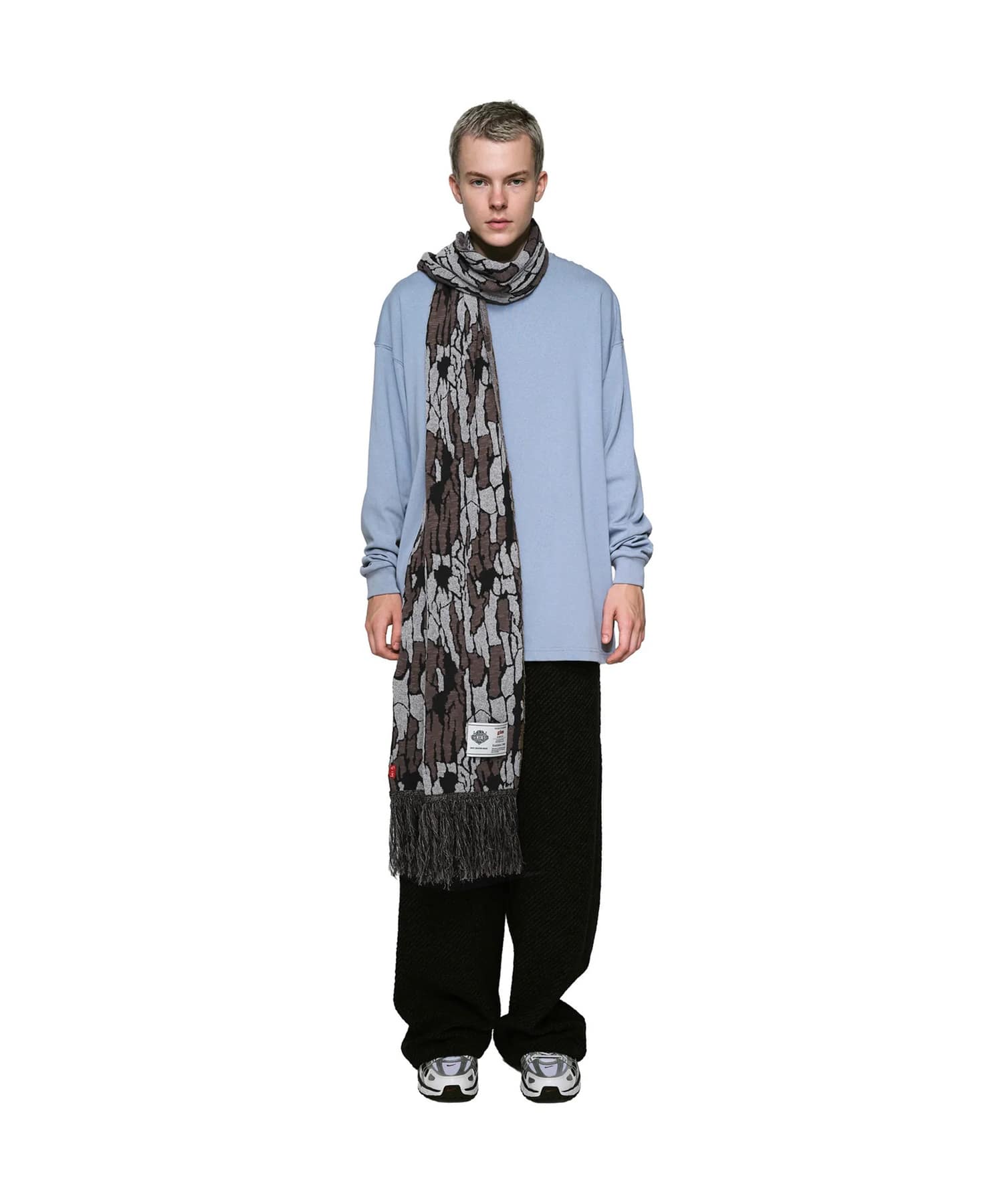 Trebark Camo knit Scarf gim context