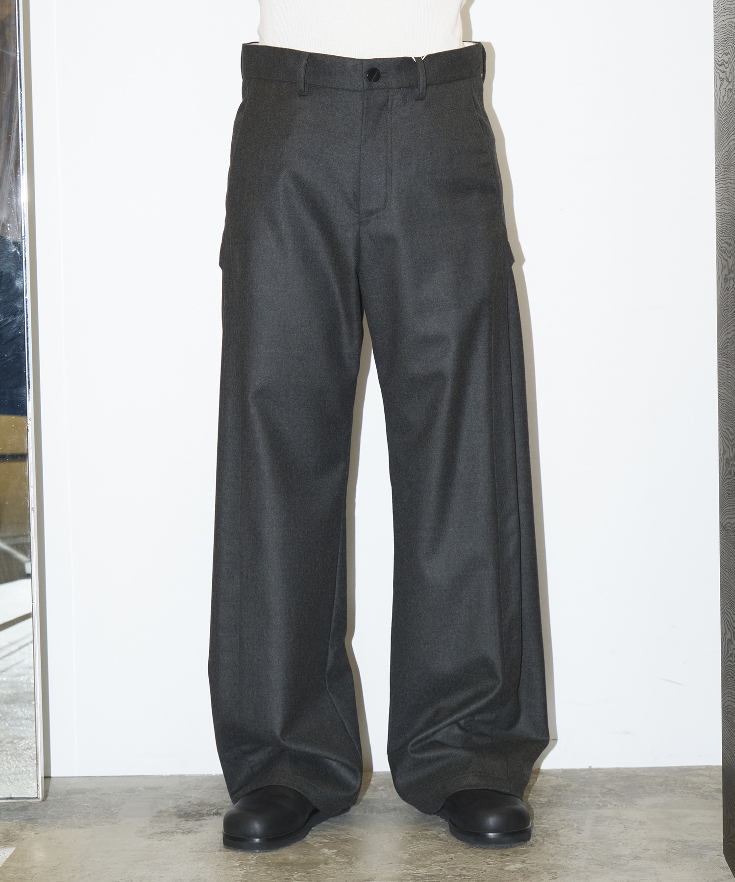 BRAID CUTTING TUCK PANTS STEAF
