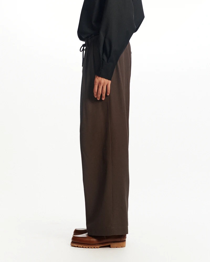 TRIPLE PLEATED EASY TROUSERS MARKAWARE/marka