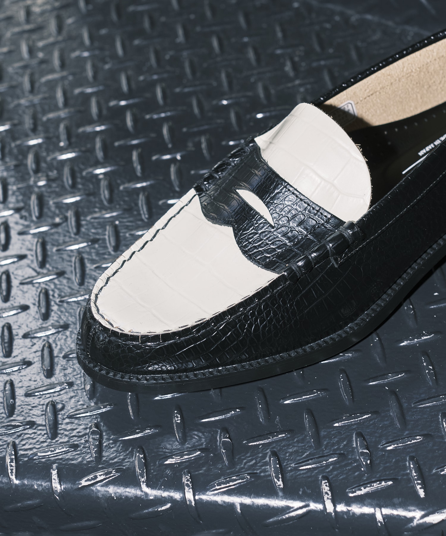 別注 EMBOSSED LOAFERS BLACK WHITE CROCODILE COMBI The Kenford FINESHOES