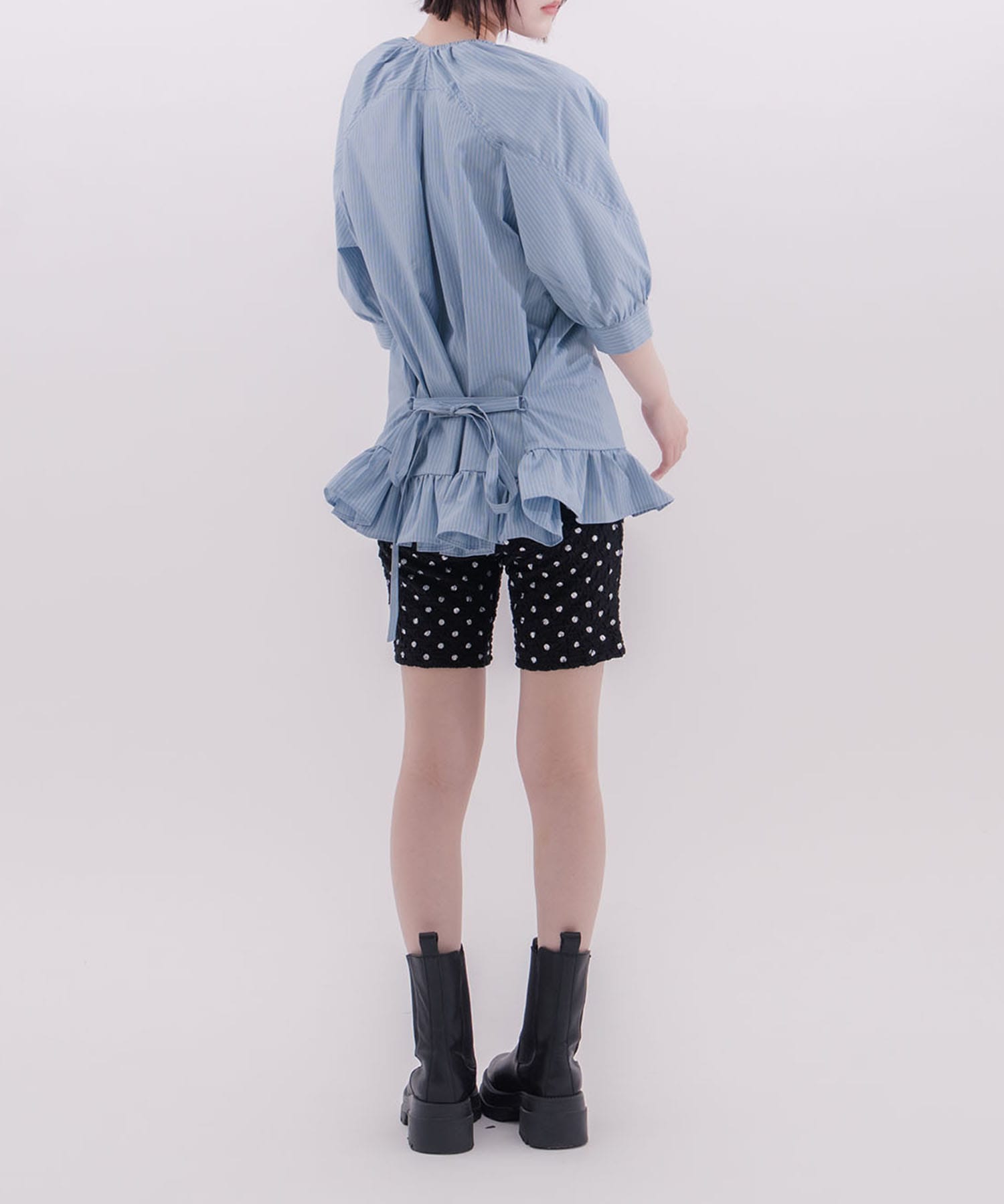 Frilled design blouse naokitomizuka
