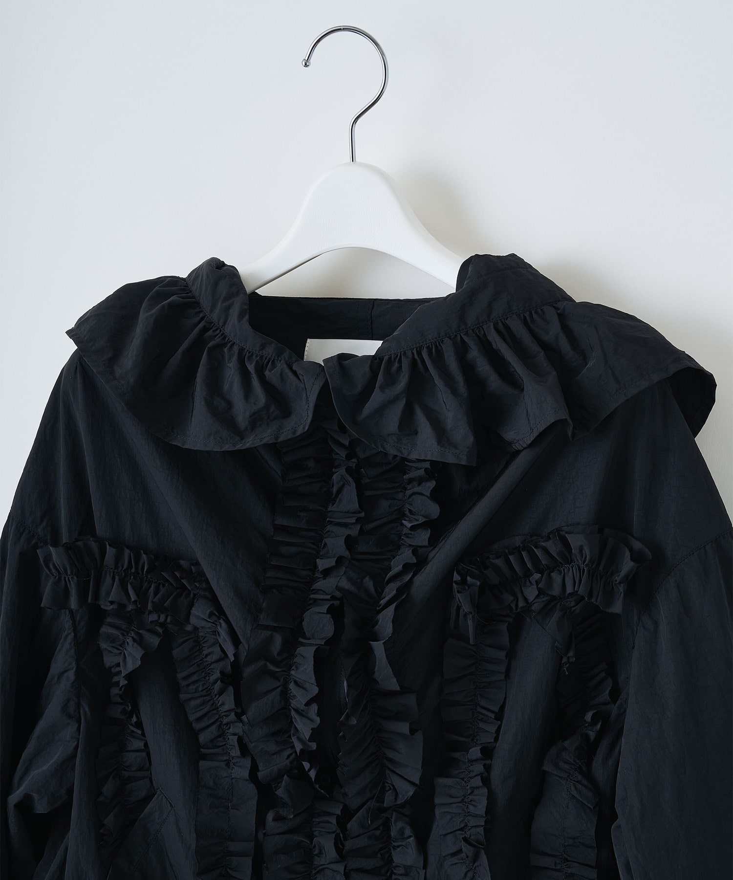 Nylon frilled mountain parka naokitomizuka