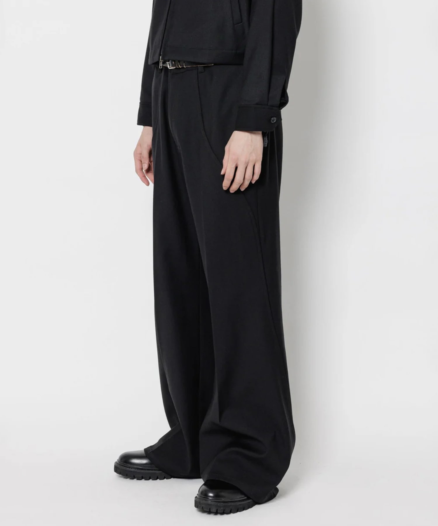 TUCK FLARE PANTS GOAT ESSENCE