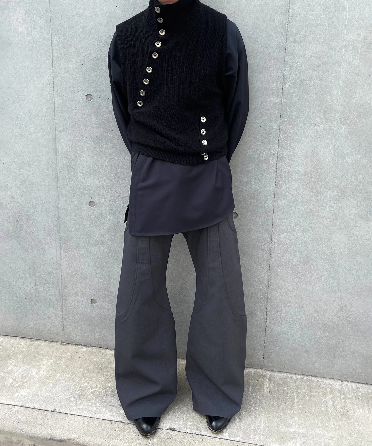 4TUCK FLARE PANTS GOAT ESSENCE