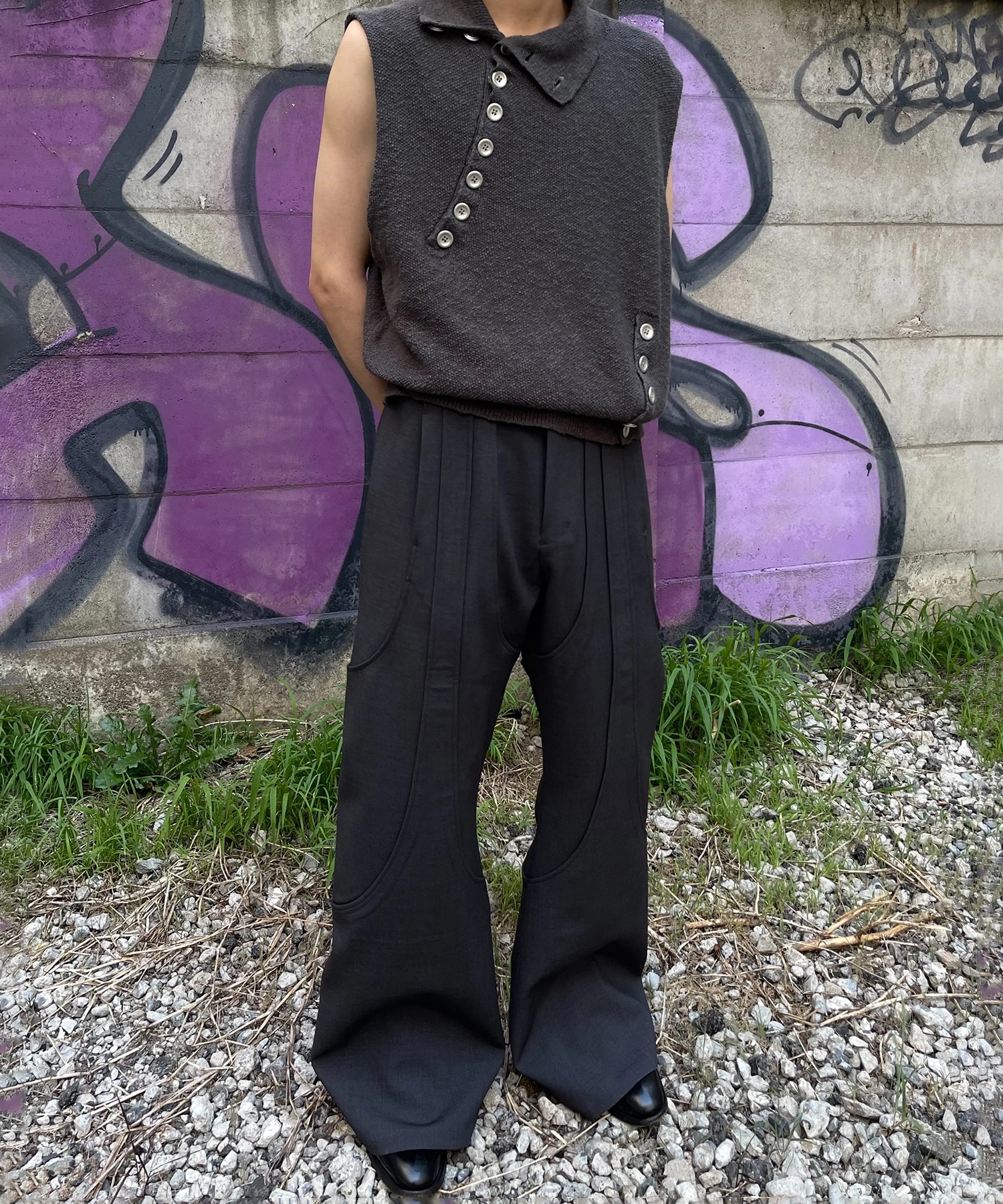 4TUCK FLARE PANTS GOAT ESSENCE
