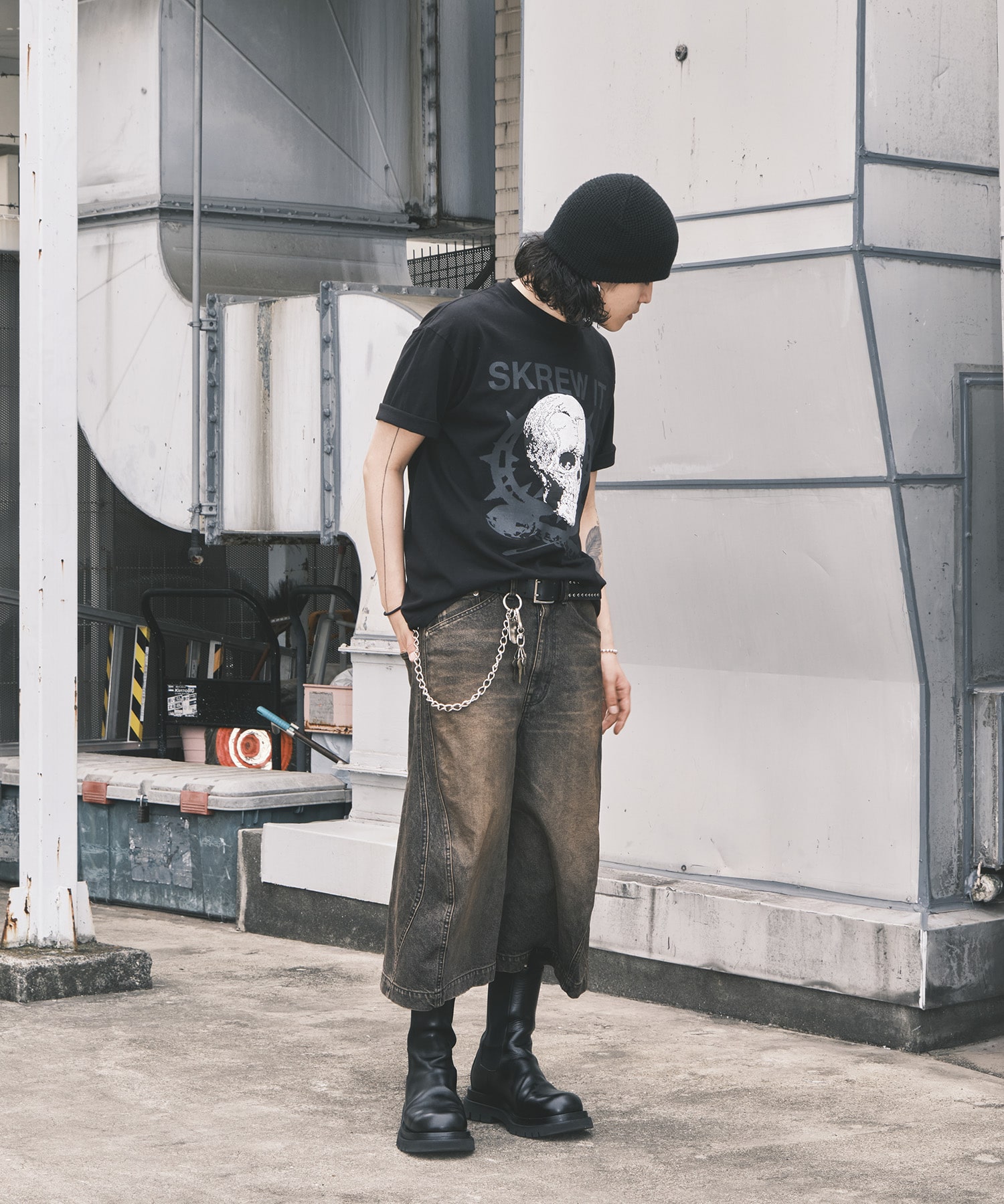 別注 3D TWISTED JORTS NVRFRGT