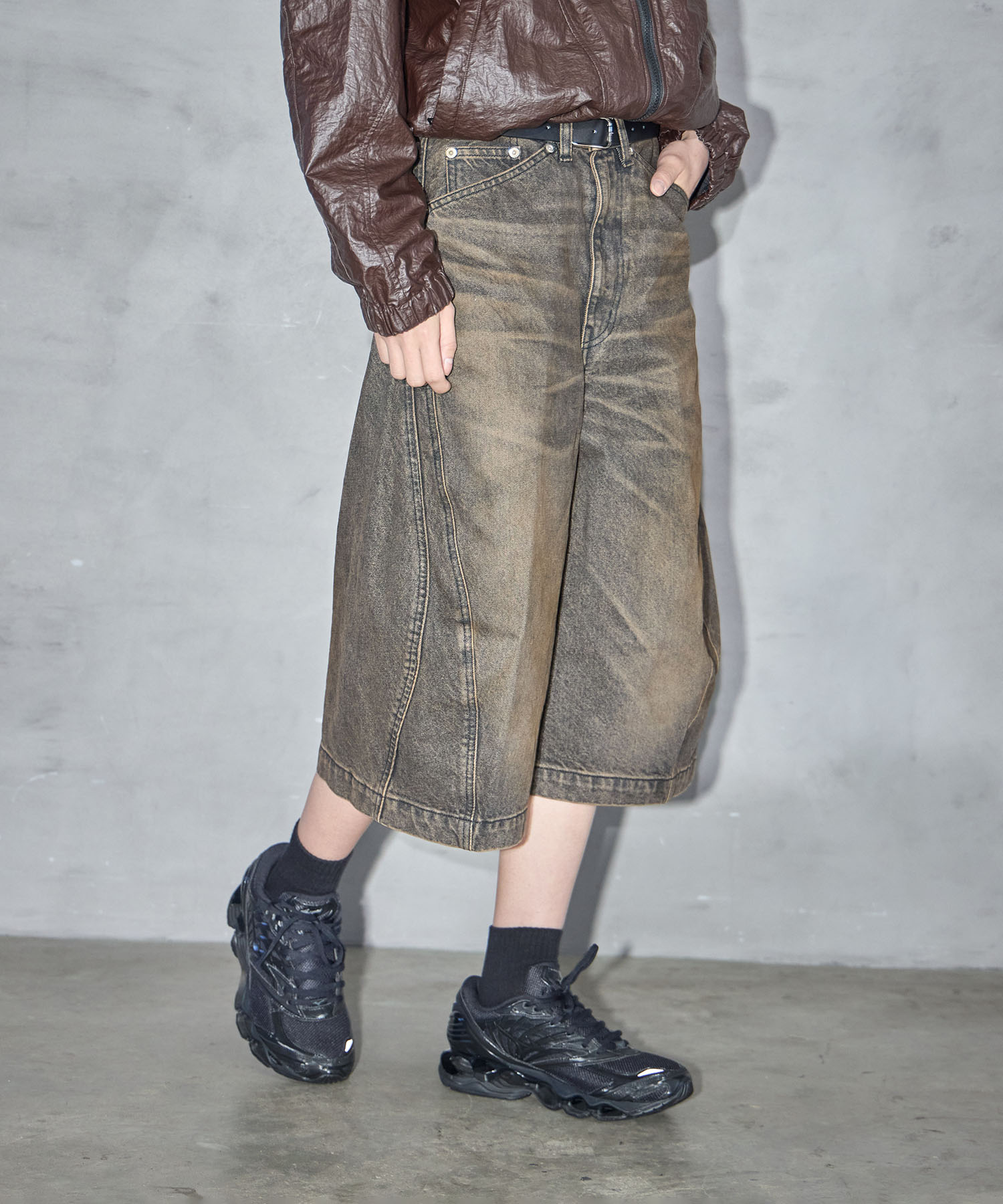 別注 3D TWISTED JORTS NVRFRGT