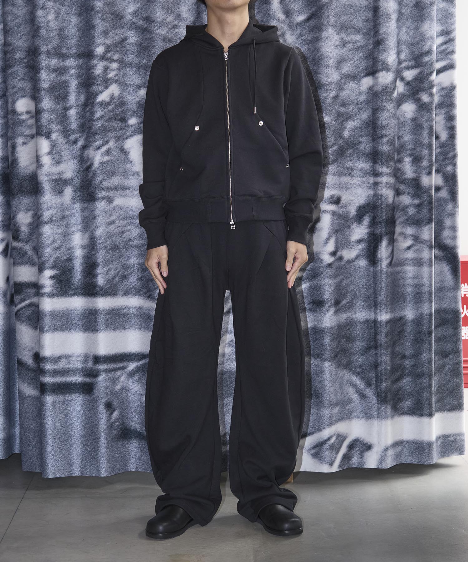 SHORT ZIP HOODIE CONZ