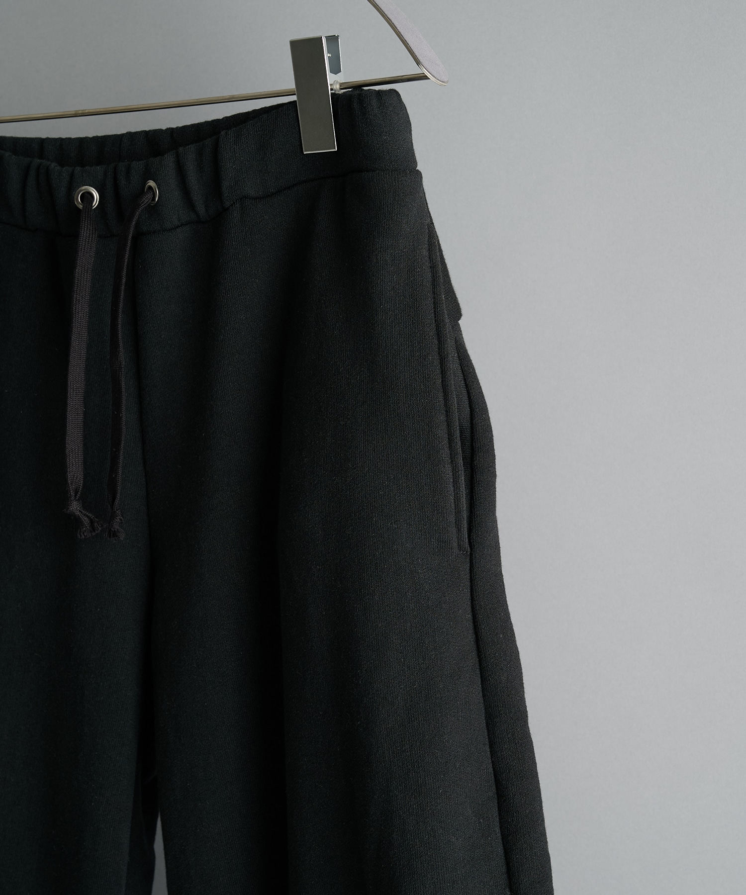 Twist Sweat Pants  OPPOSE DUALITY