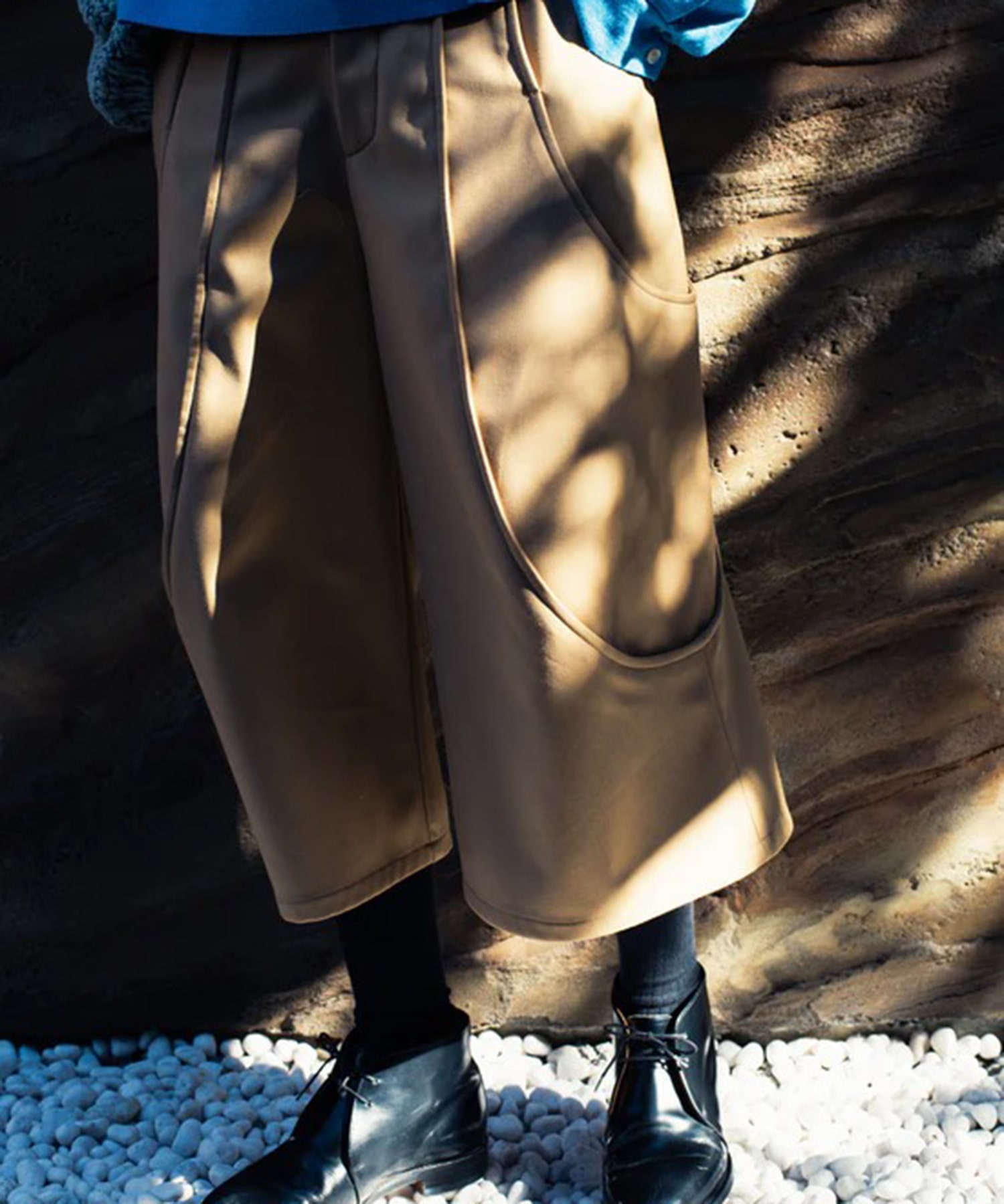 TUCK CURVE WIDE SHORTS GOAT ESSENCE