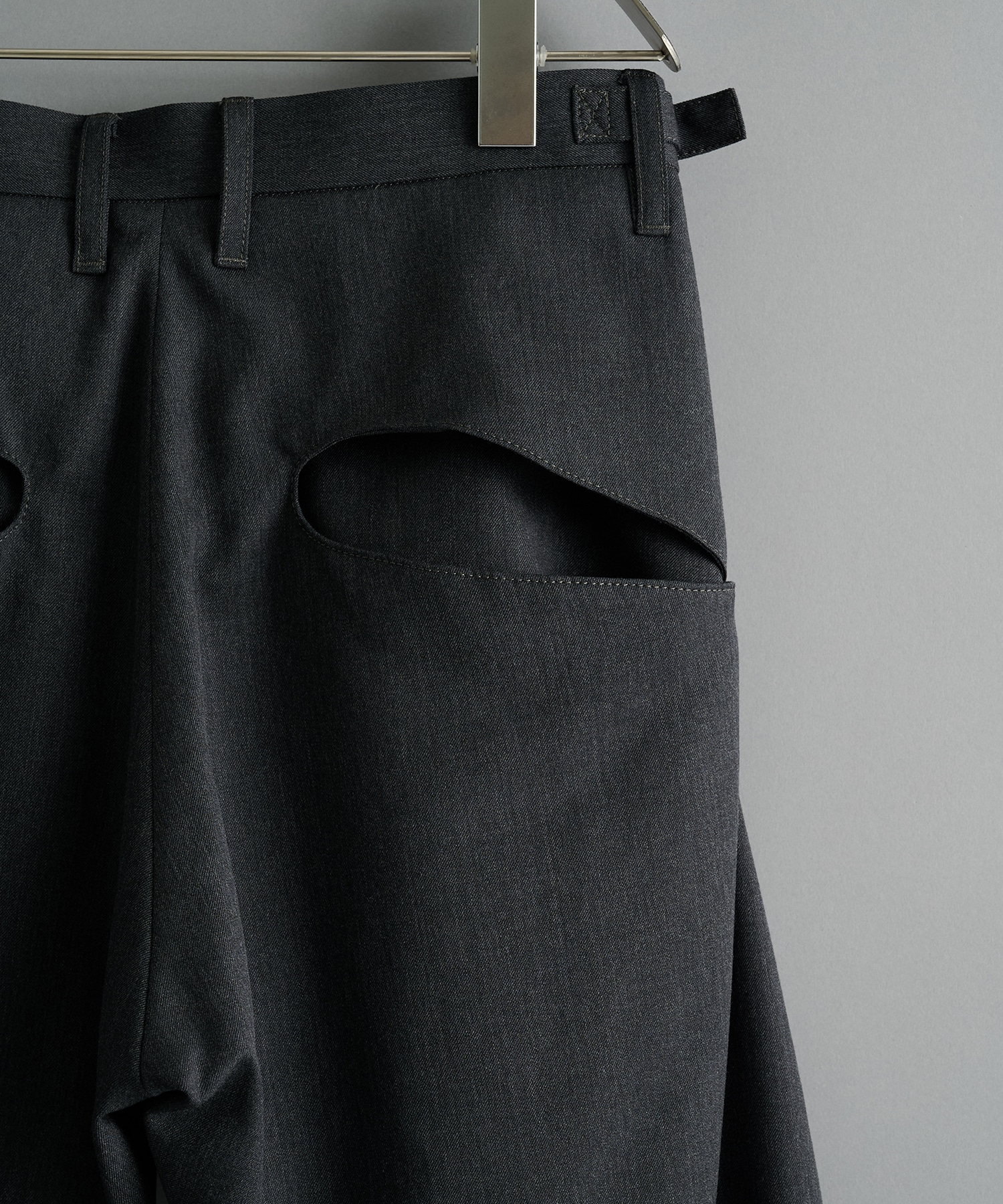 別注 2TUCKED CURVED LEG TROUSERS NVRFRGT