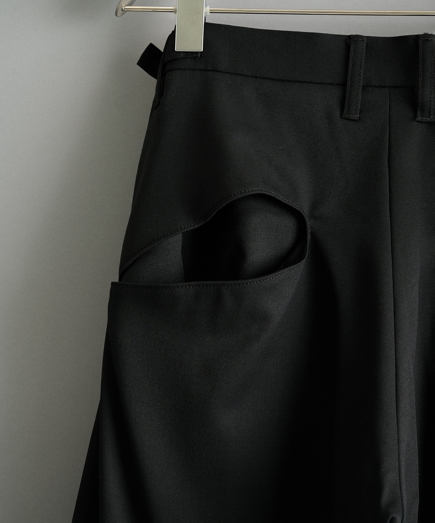 別注 2TUCKED CURVED LEG TROUSERS NVRFRGT