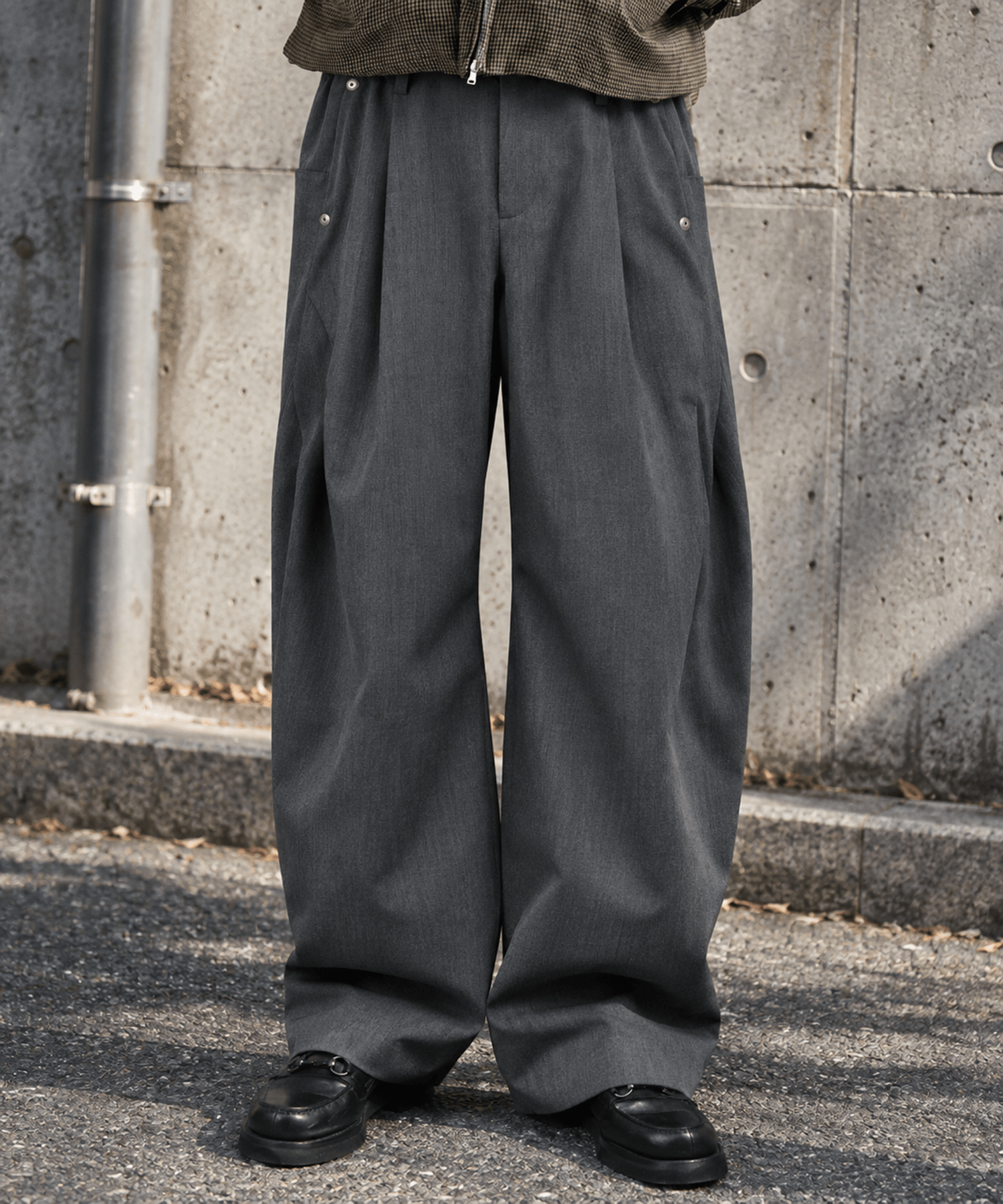 curve leg trousers GABA(1 DARK GREY): CONZ: MENS｜CONZ ONLINE STORE