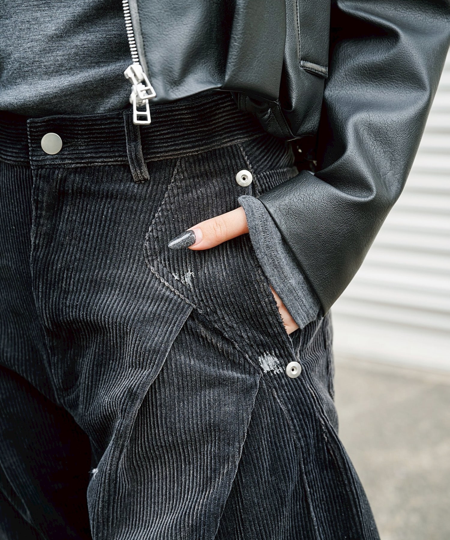 CORDUROY BLAST PAINT CURVED LEG PANTS CONZ