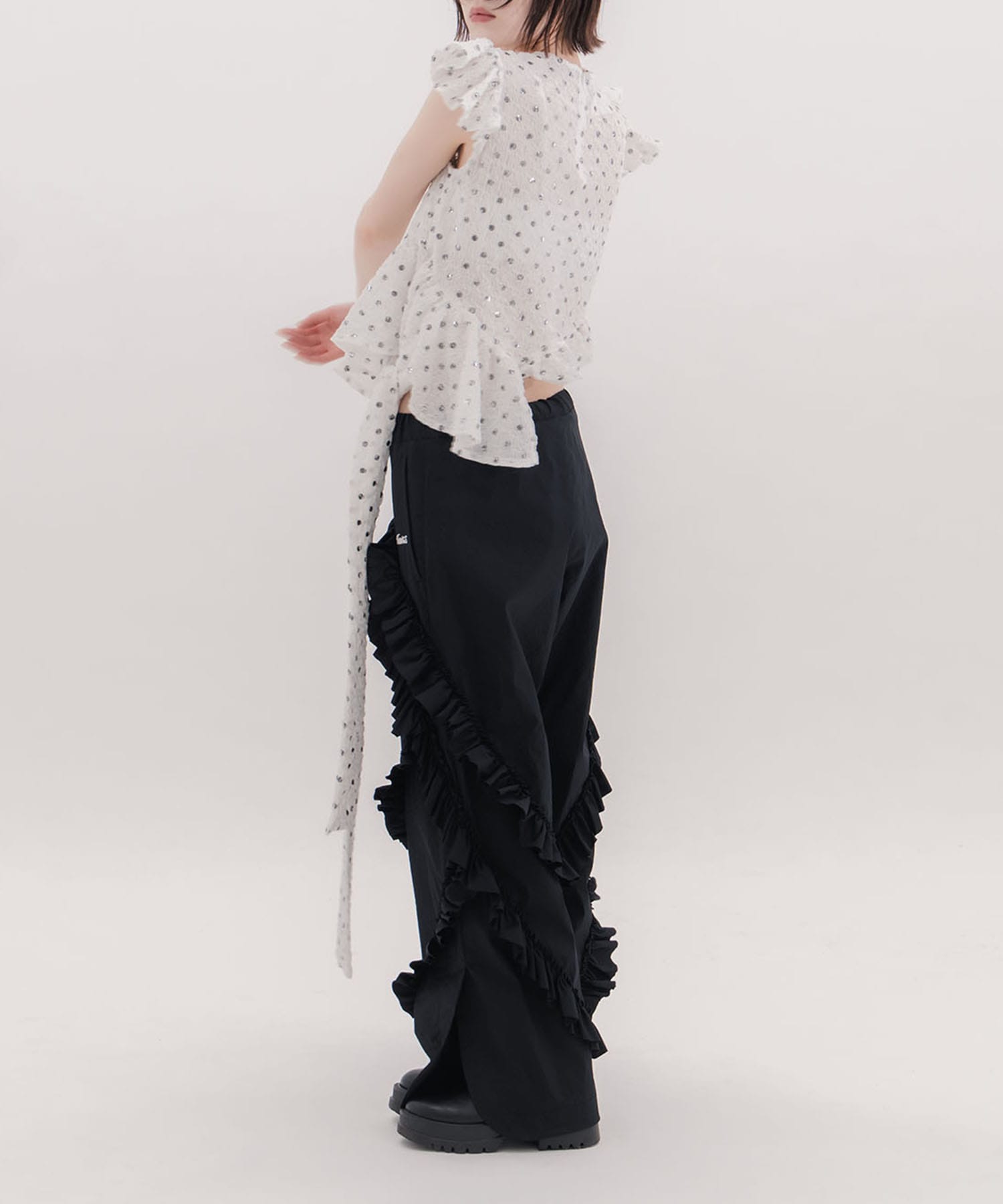 Polka dot print frilled tops naokitomizuka