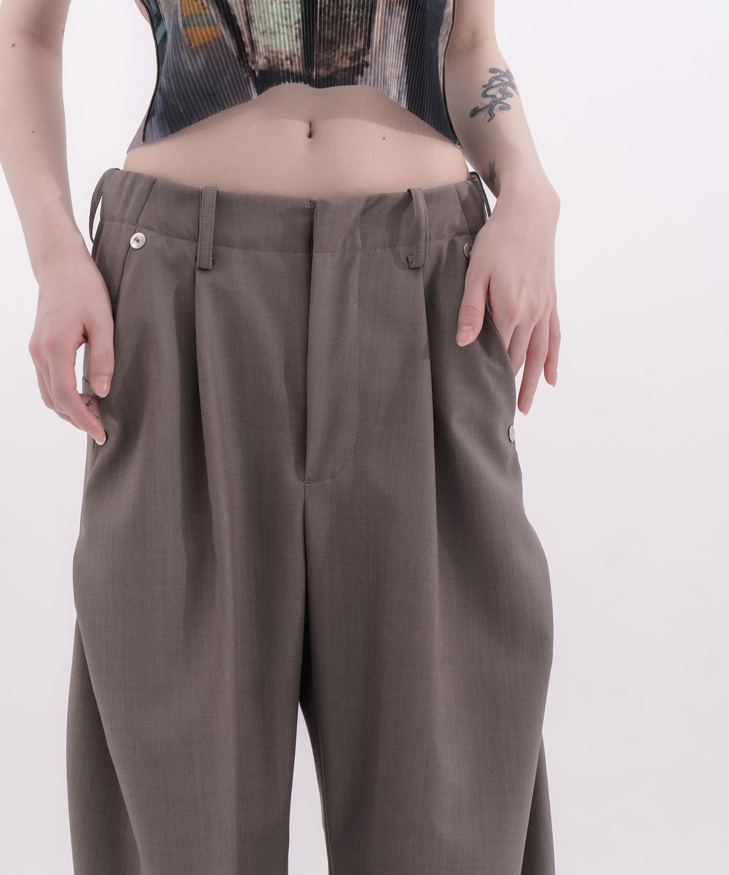 curve leg trousers CONZ