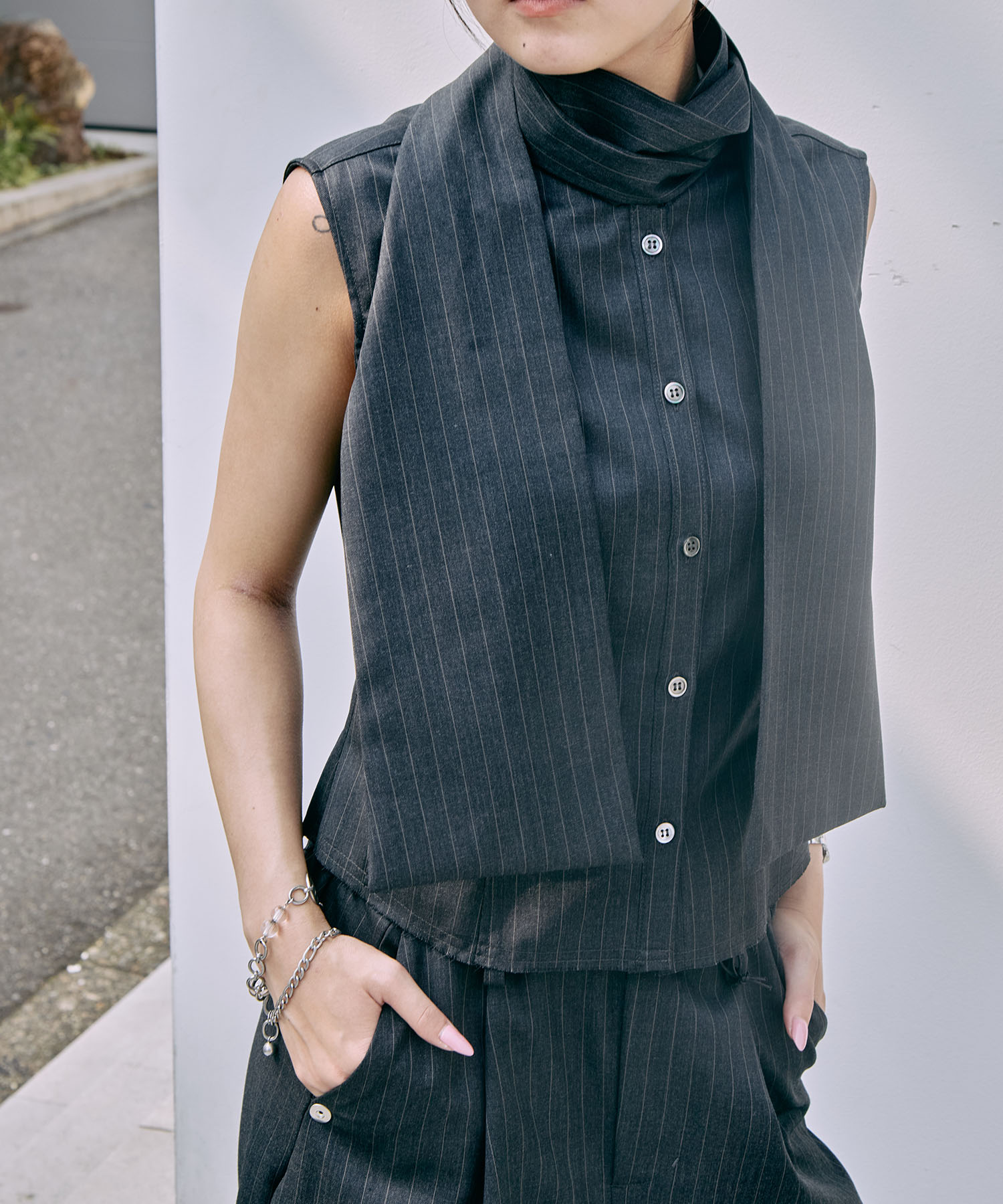 tied sleeve-less shirt CONZ