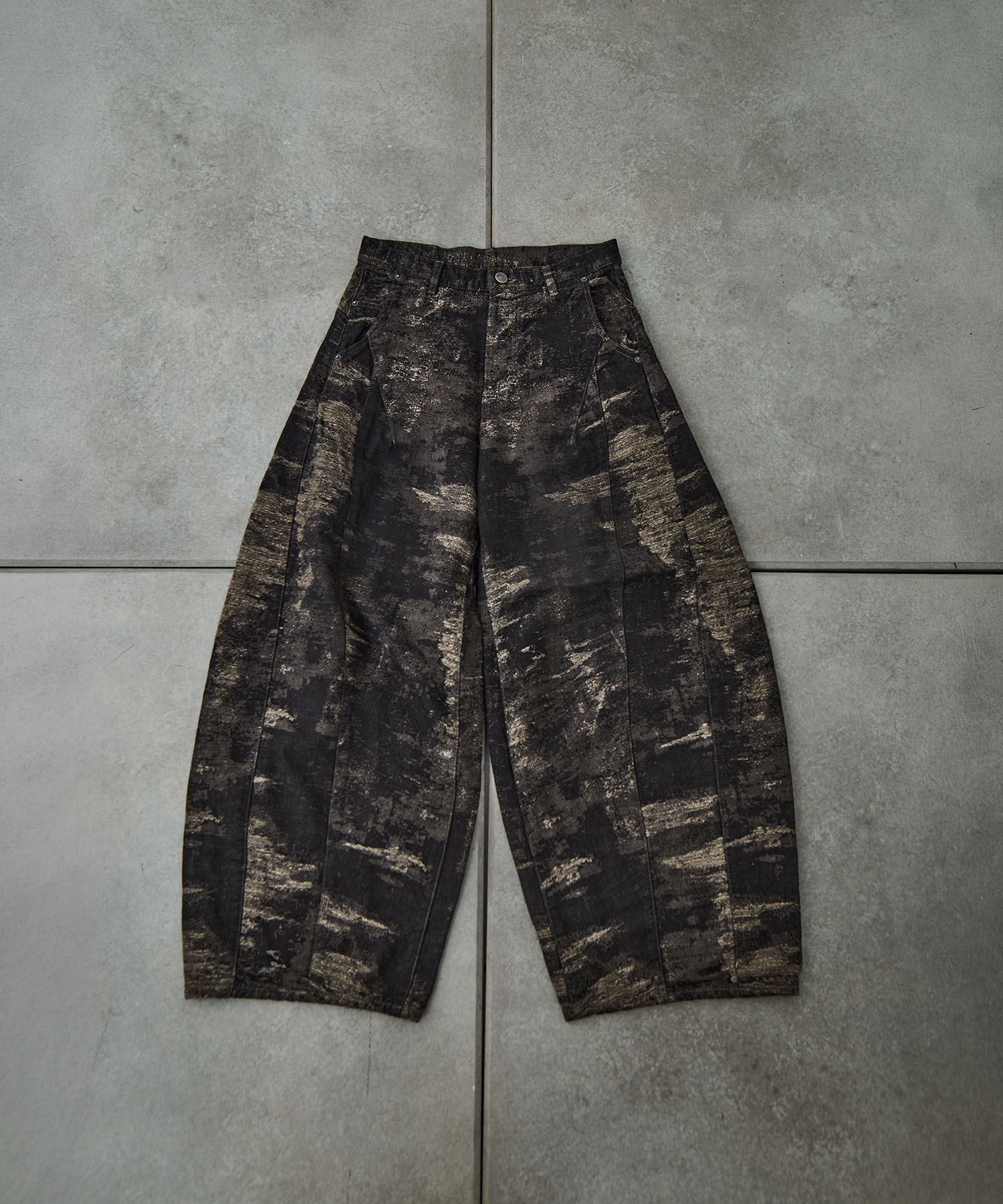 DENIM CURVED PANTS TAAKK