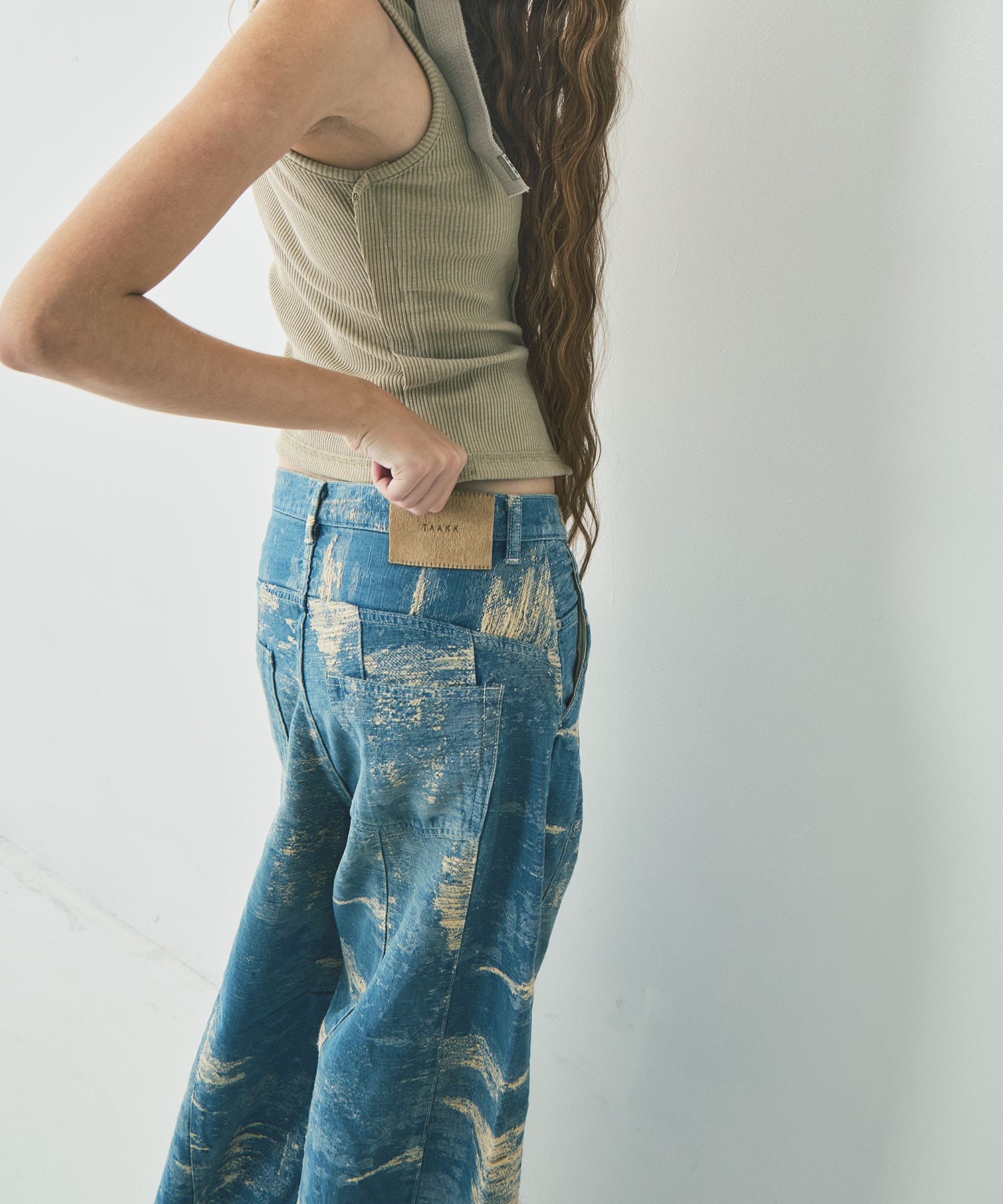 DENIM CURVED PANTS TAAKK