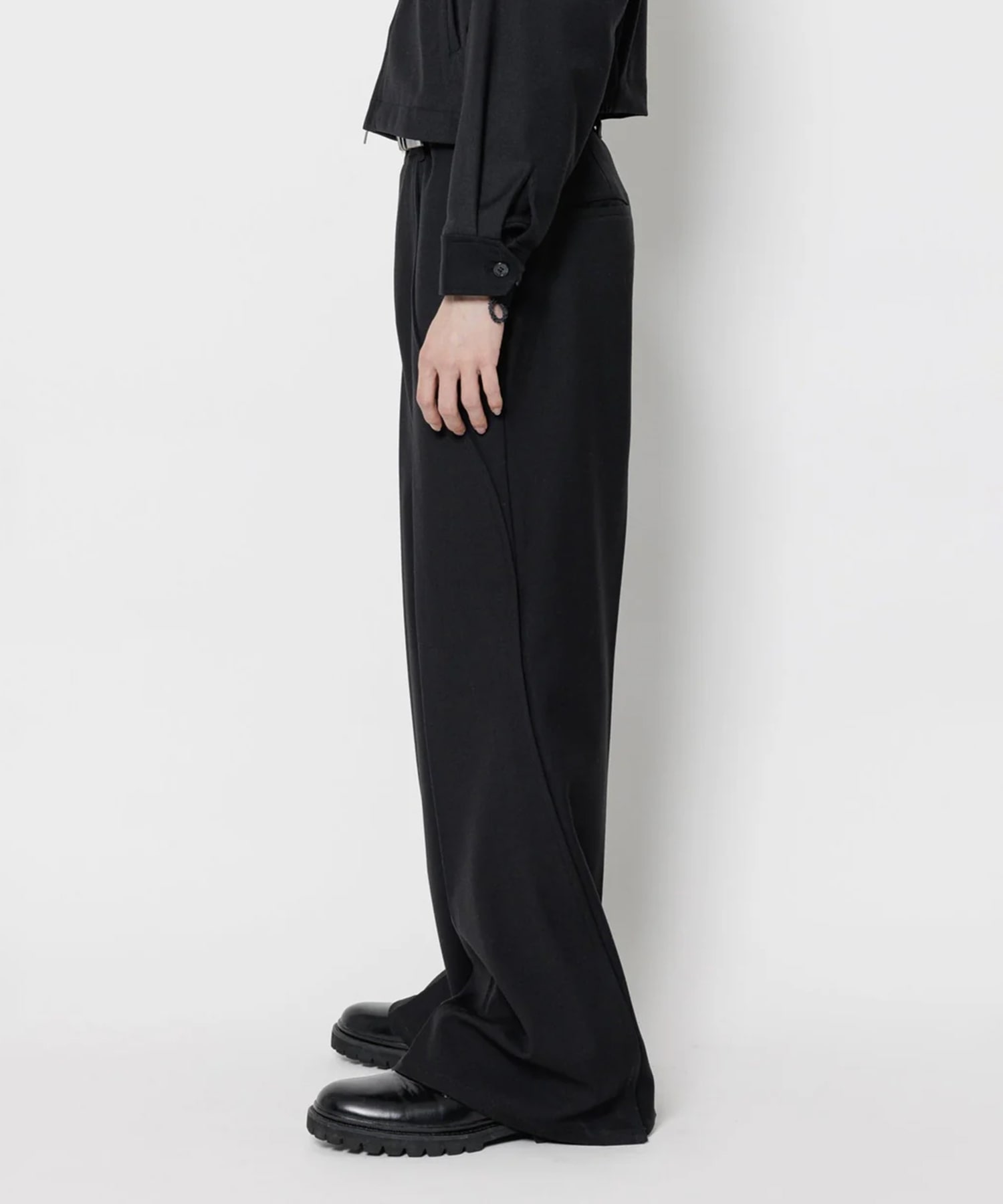 TUCK FLARE PANTS GOAT ESSENCE