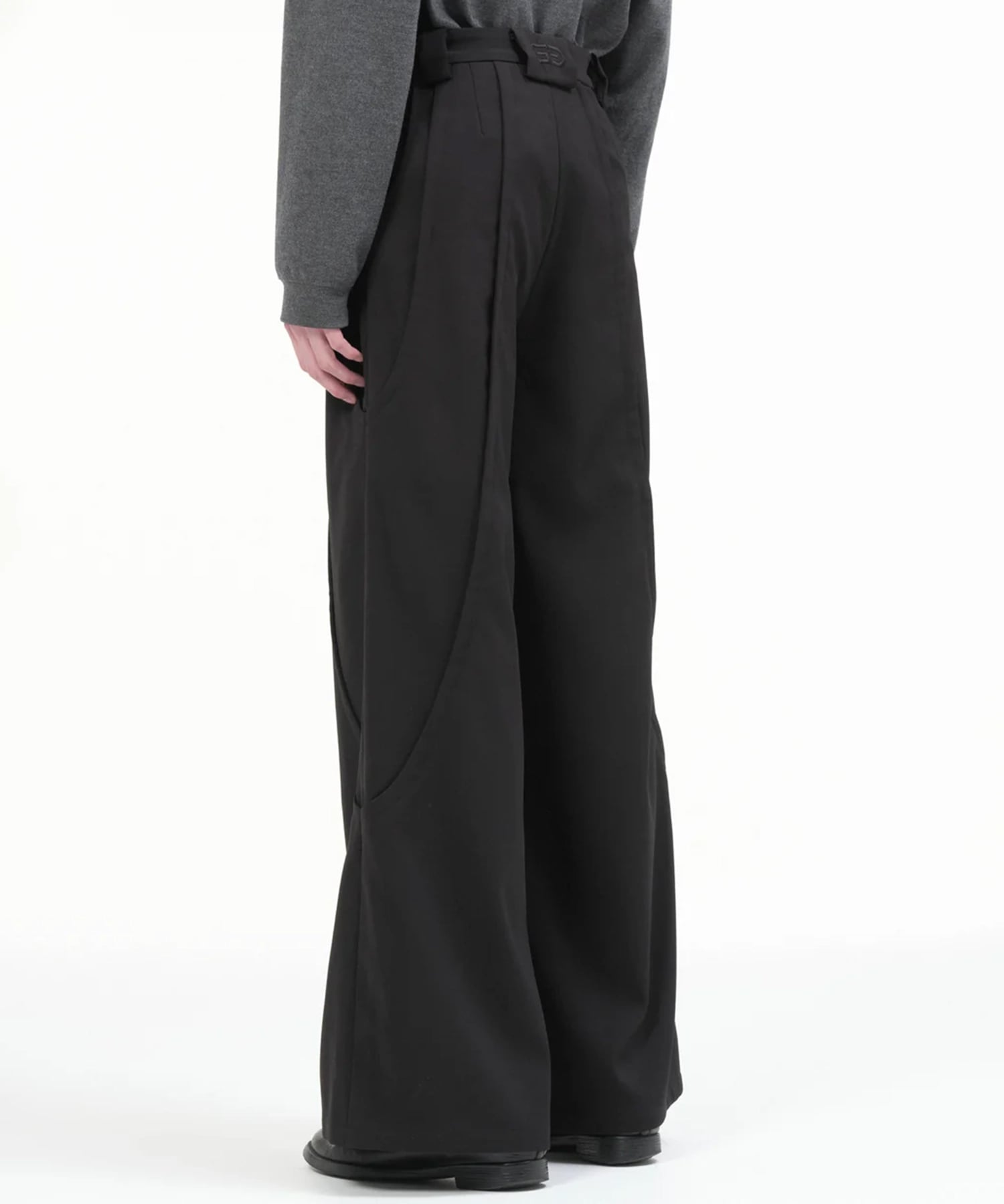 TUCK WIDE PANTS GOAT ESSENCE