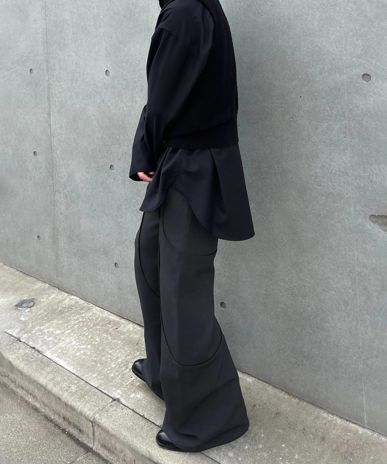 4TUCK FLARE PANTS GOAT ESSENCE