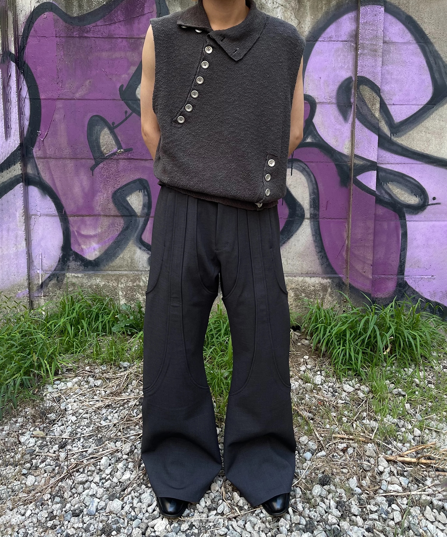 4TUCK FLARE PANTS GOAT ESSENCE