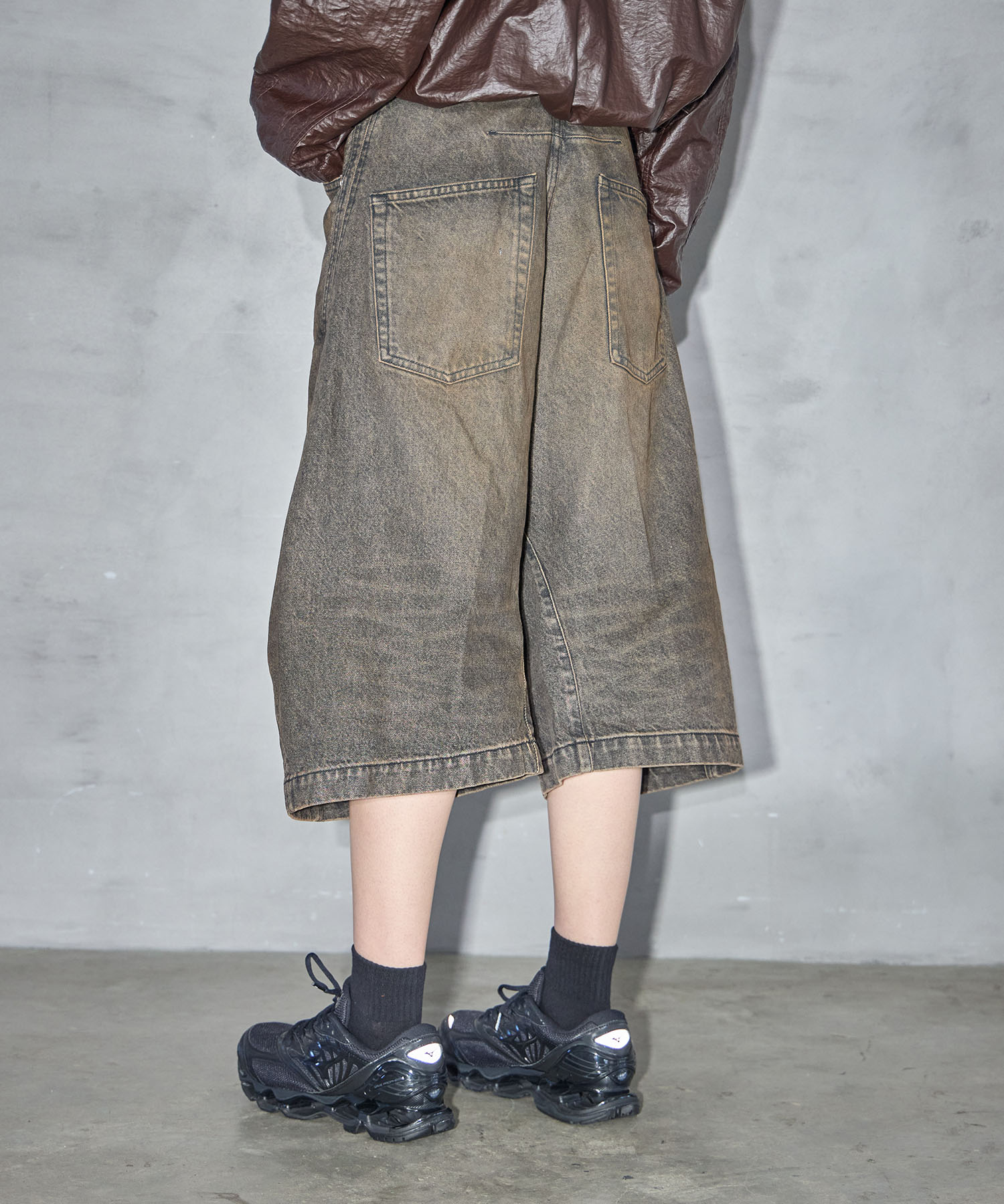 別注 3D TWISTED JORTS NVRFRGT