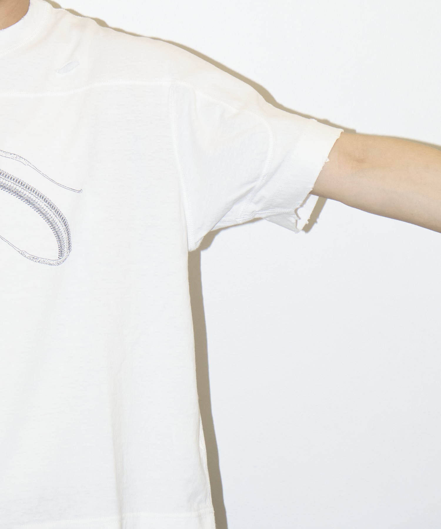 25 TEE × jinjinneedle JIAN YE