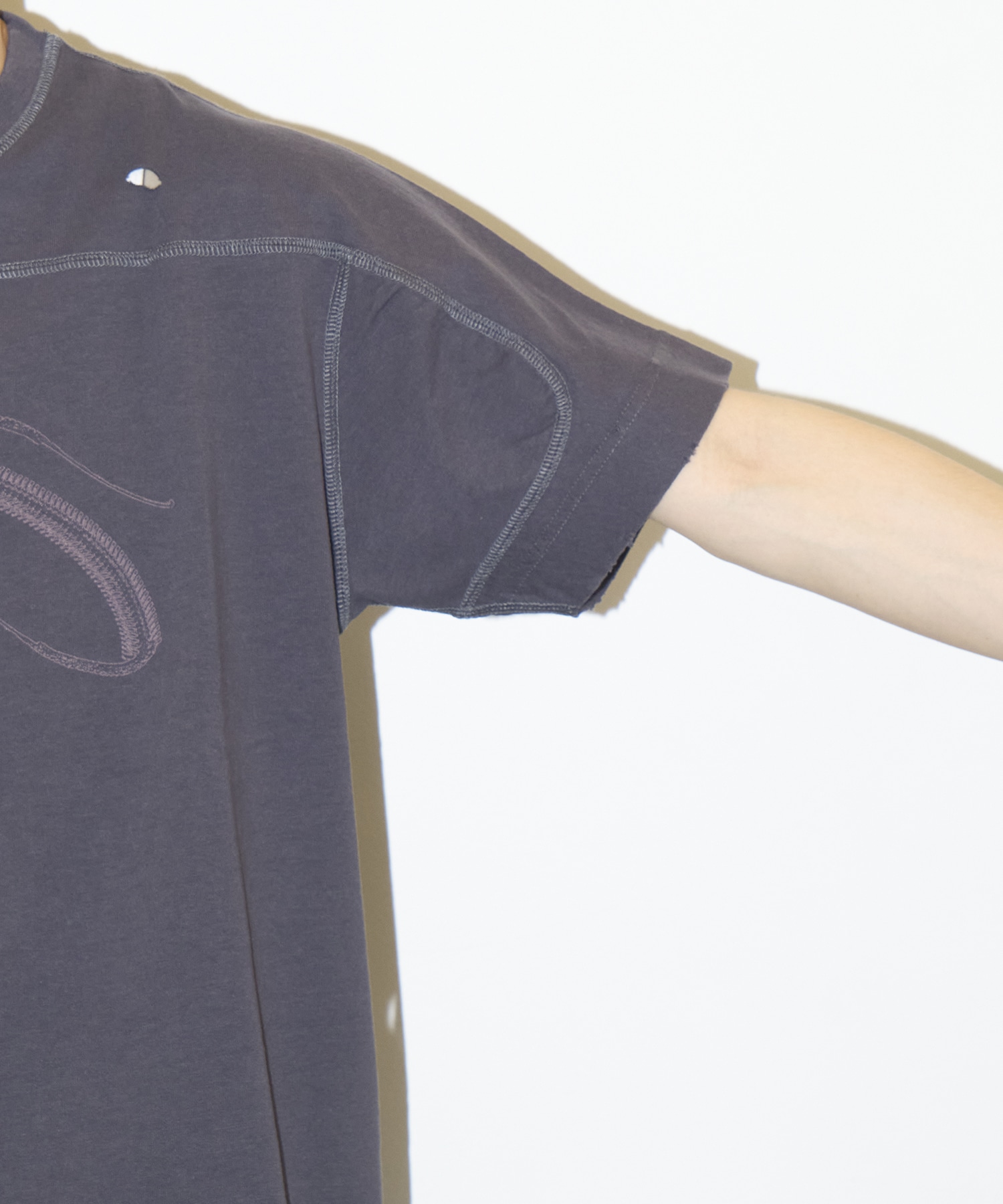 25 TEE × jinjinneedle JIAN YE