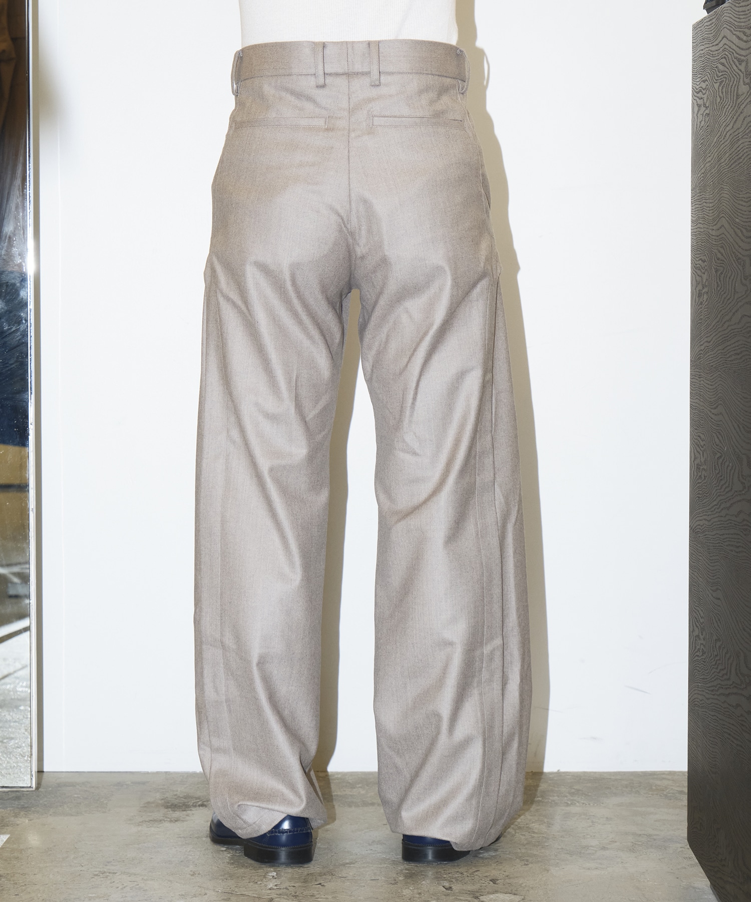 BRAID CUTTING TUCK PANTS STEAF