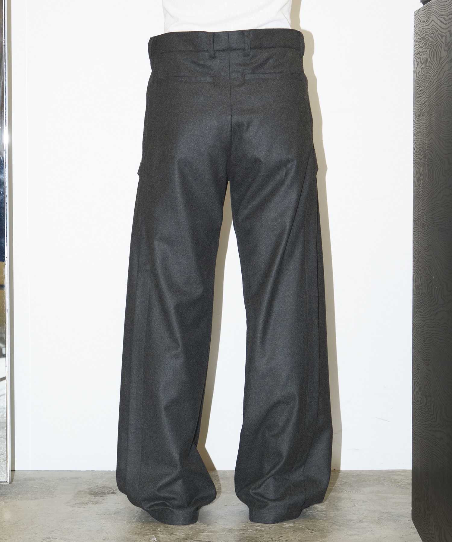 BRAID CUTTING TUCK PANTS STEAF