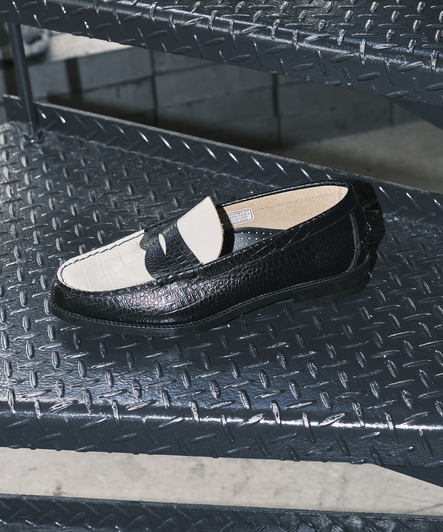 別注 EMBOSSED LOAFERS BLACK WHITE CROCODILE COMBI The Kenford FINESHOES