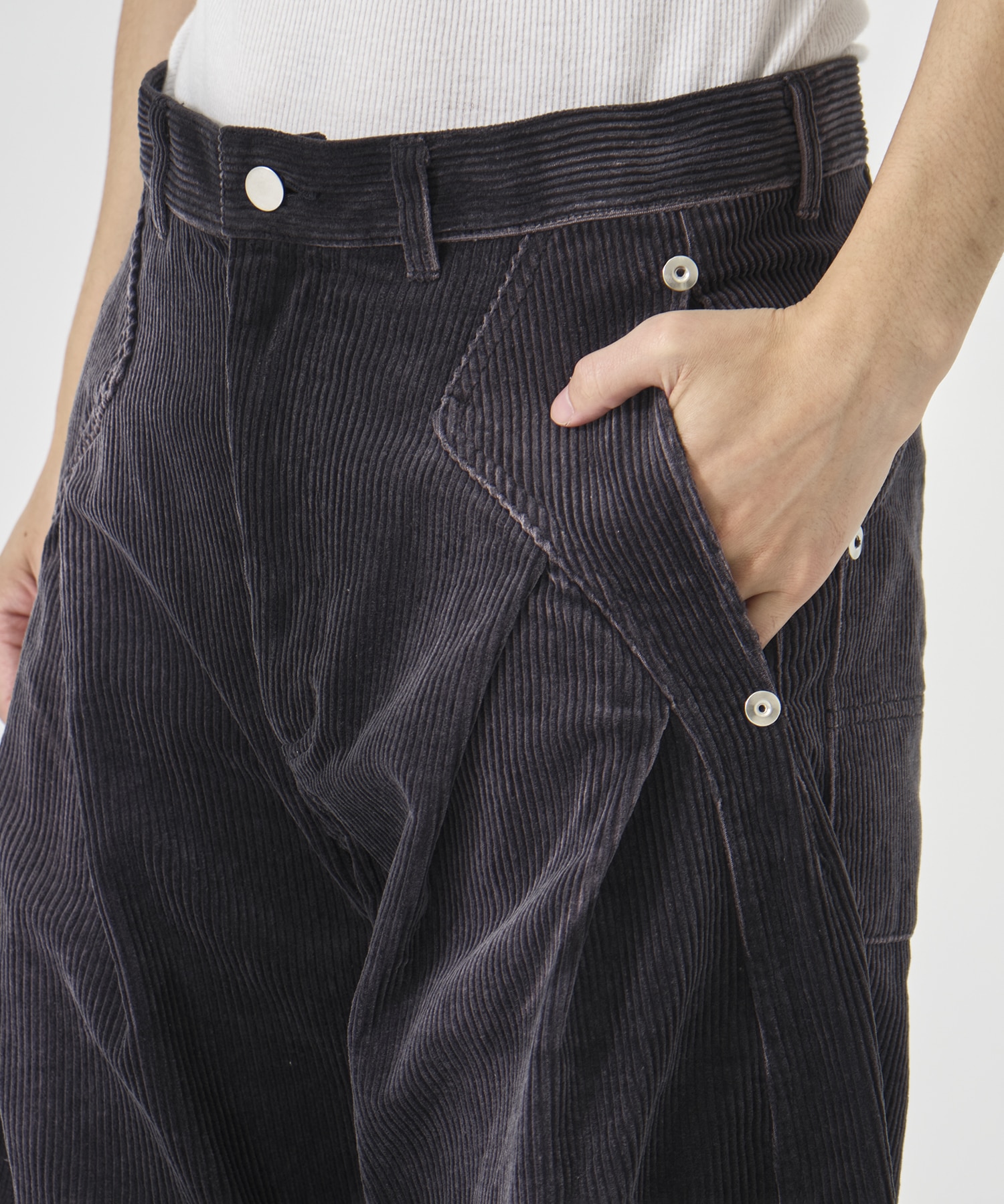 CORDUROY CURVED LEG PANTS CONZ