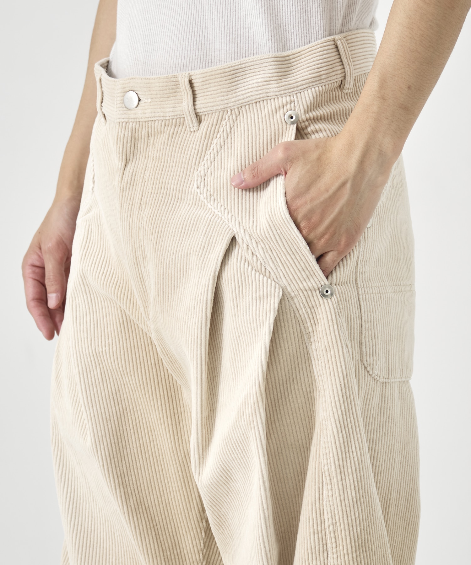 CORDUROY CURVED LEG PANTS CONZ