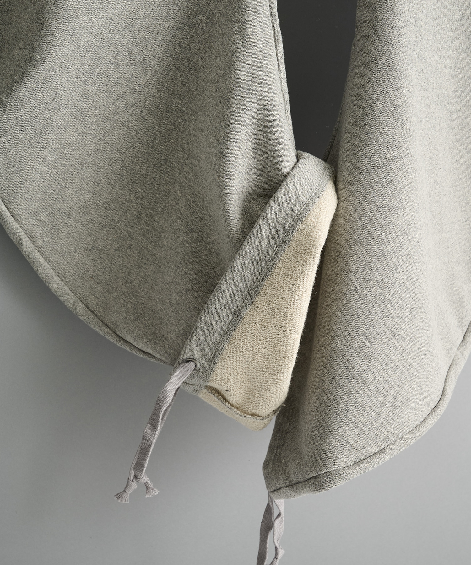 Twist Sweat Pants  OPPOSE DUALITY