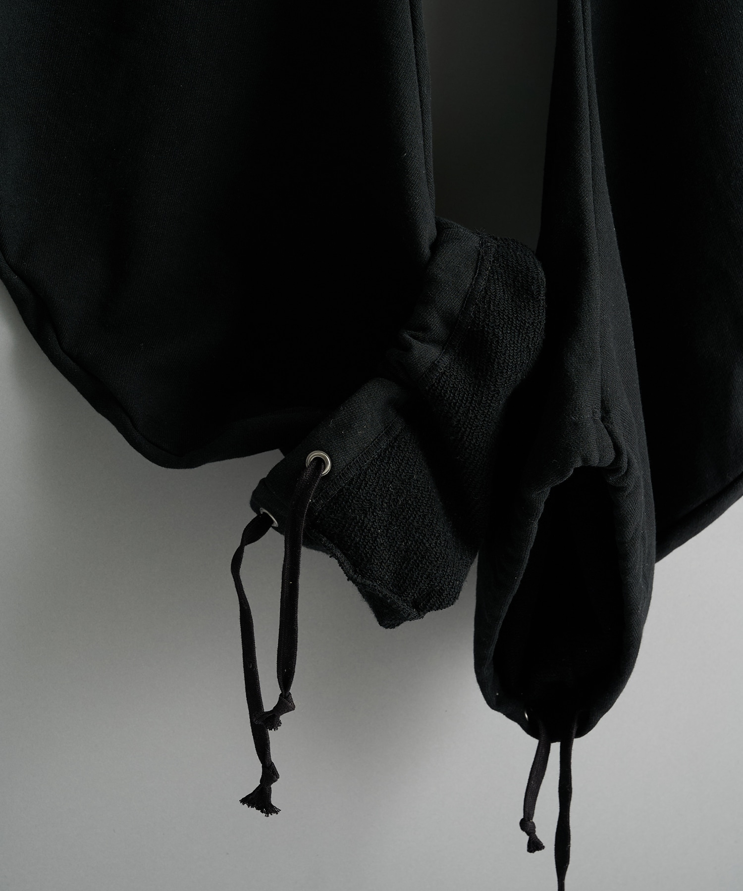 Twist Sweat Pants  OPPOSE DUALITY