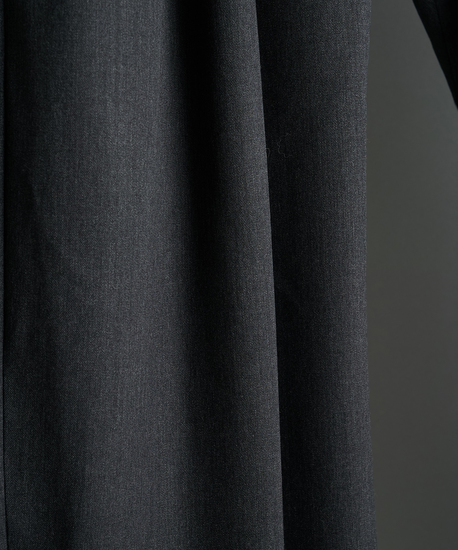 別注 2TUCKED CURVED LEG TROUSERS NVRFRGT
