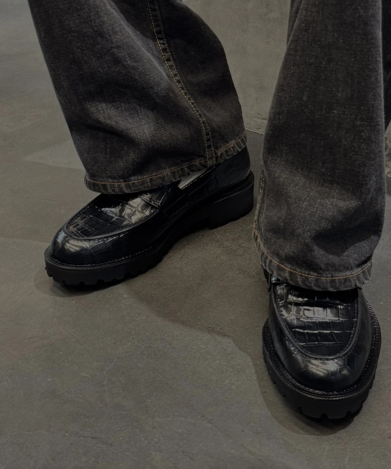 NEW CLASSIC COIN LOAFERS　BLACK CROCODILE The Kenford FINESHOES