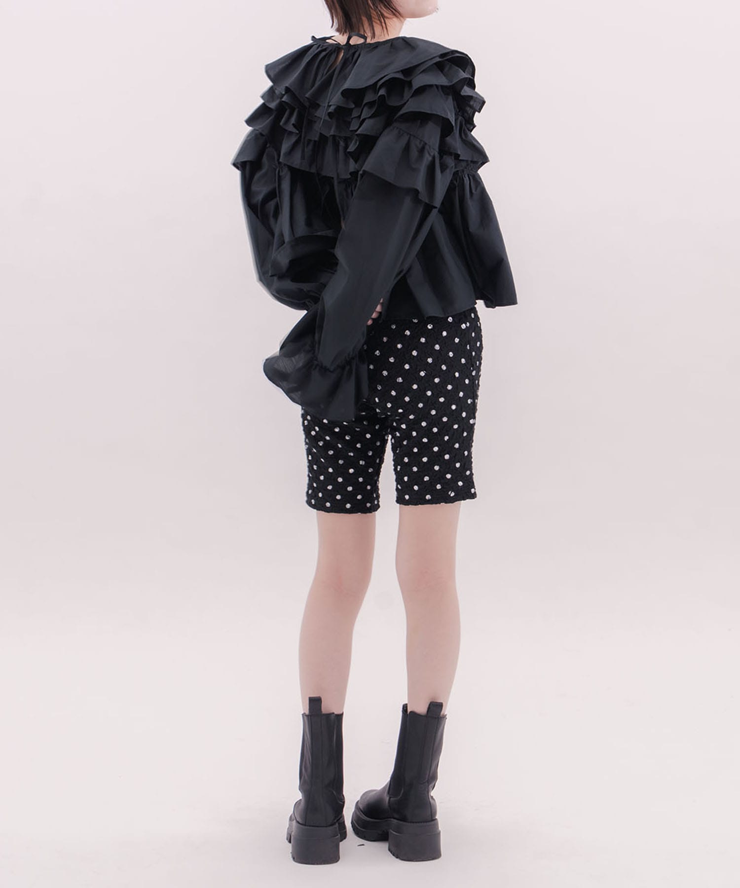 Frilled volume blouse naokitomizuka