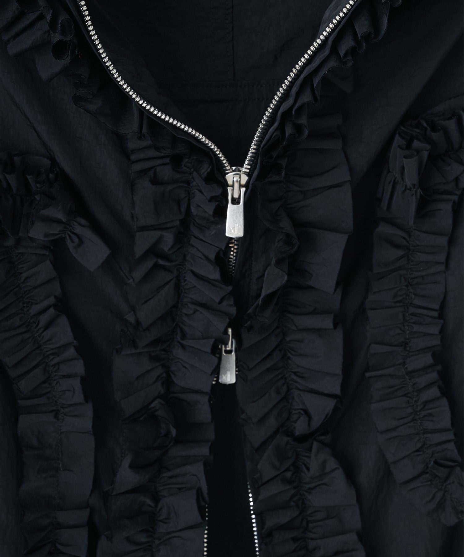 Nylon frilled mountain parka naokitomizuka