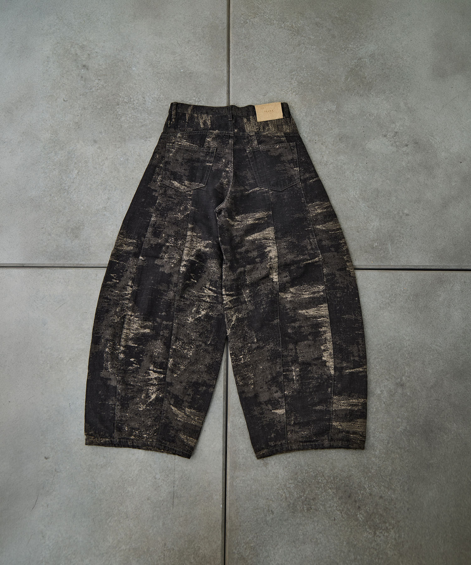 DENIM CURVED PANTS TAAKK