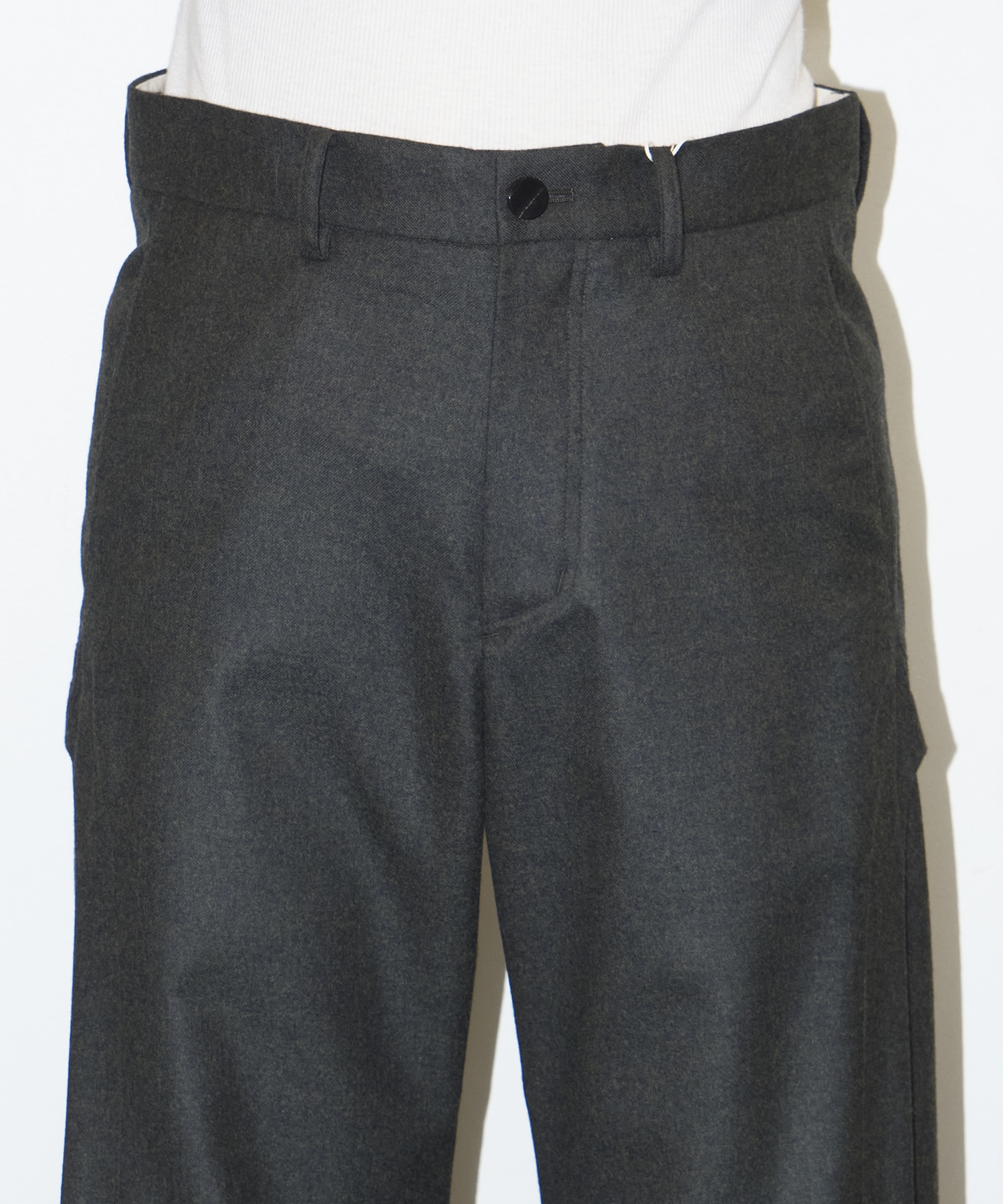 BRAID CUTTING TUCK PANTS STEAF