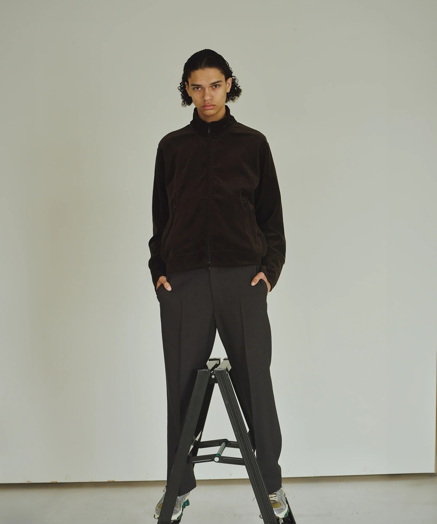 TWO TUCK MILITARY TROUSERS MARKAWARE/marka